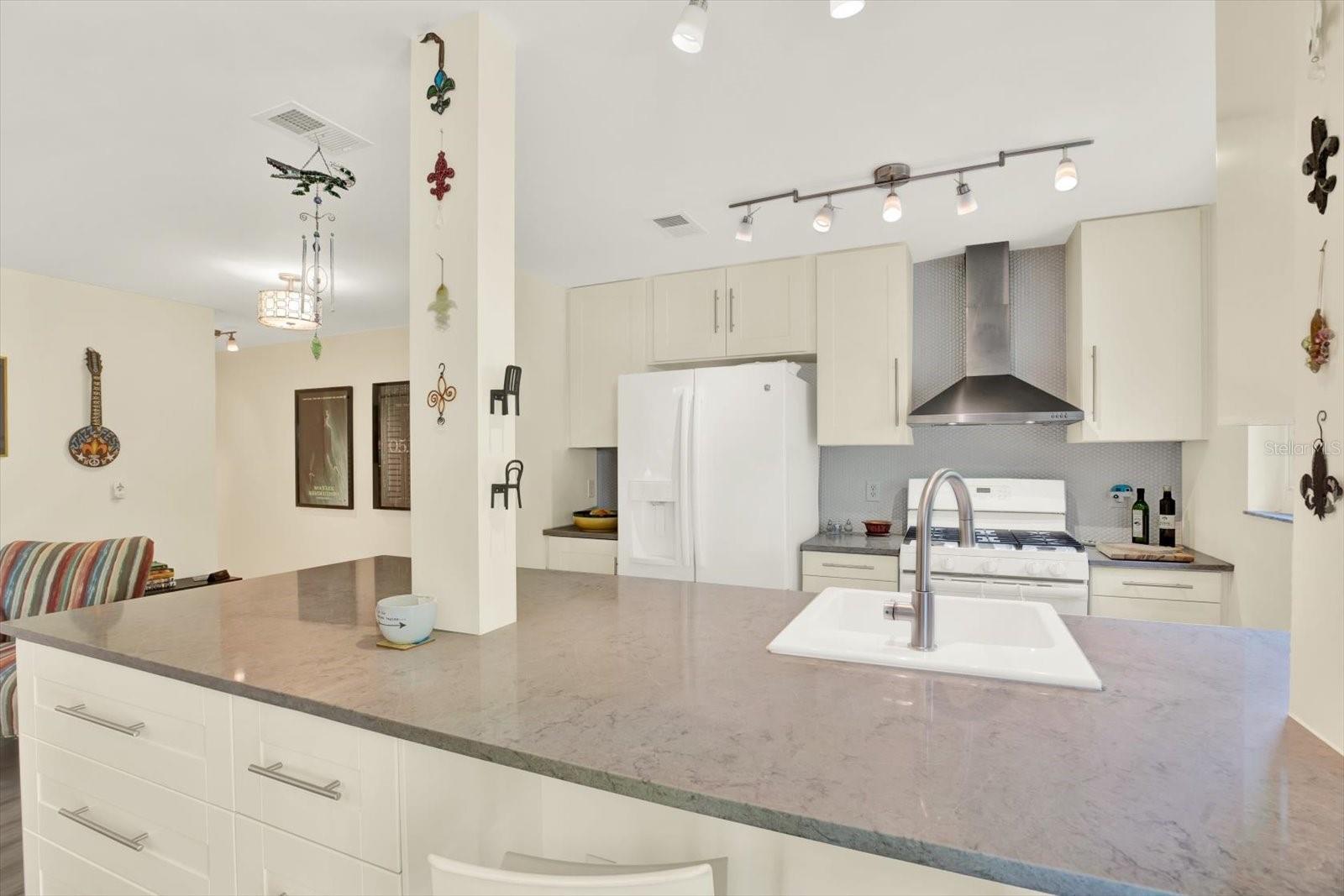 Image 9 of 33 For 5980 Terrace Park Drive N 309