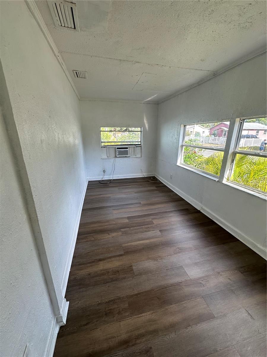 Image 3 of 10 For 4941 Newton Avenue S