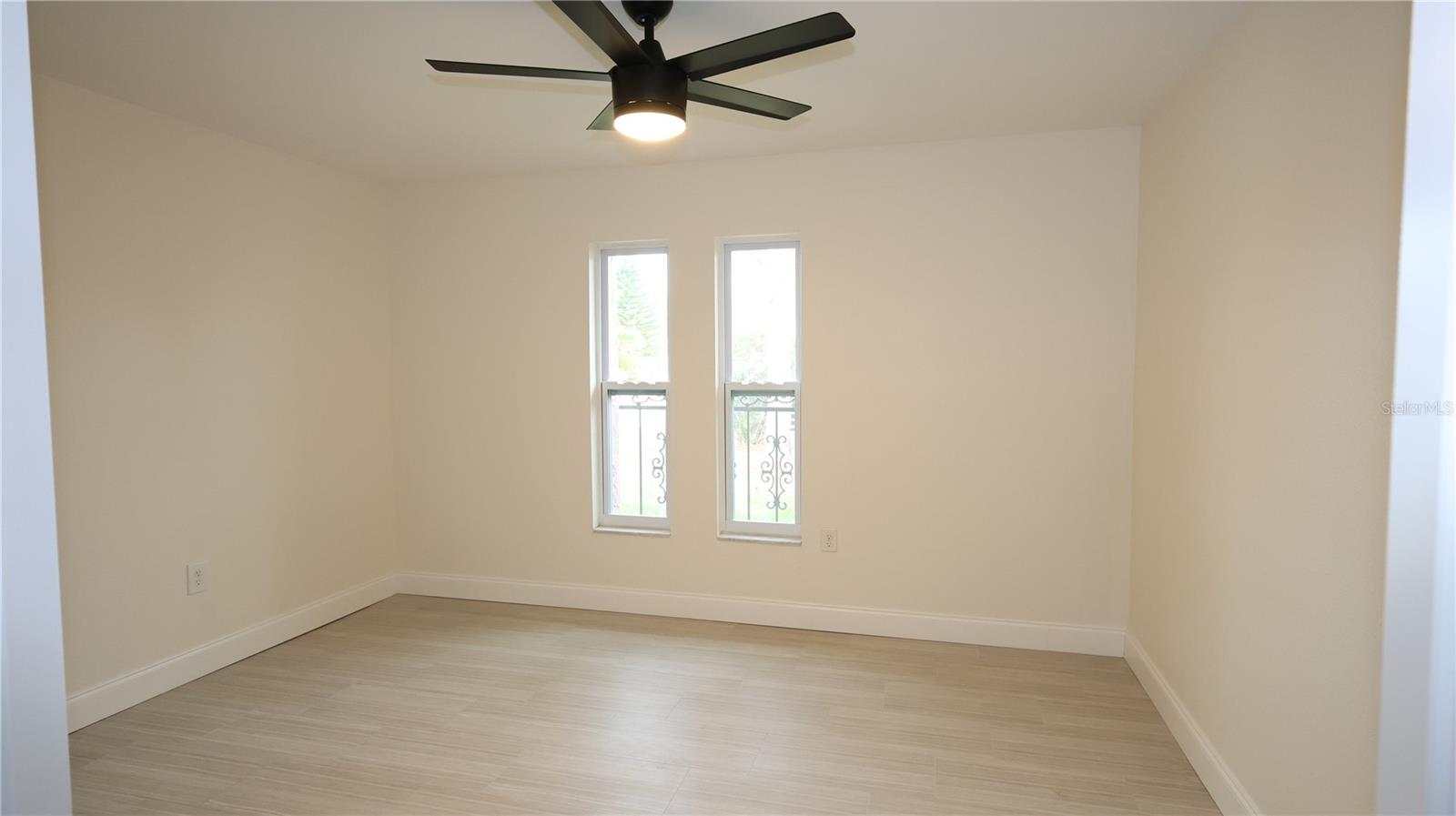 Image 14 of 24 For 9737 San Vincente Way