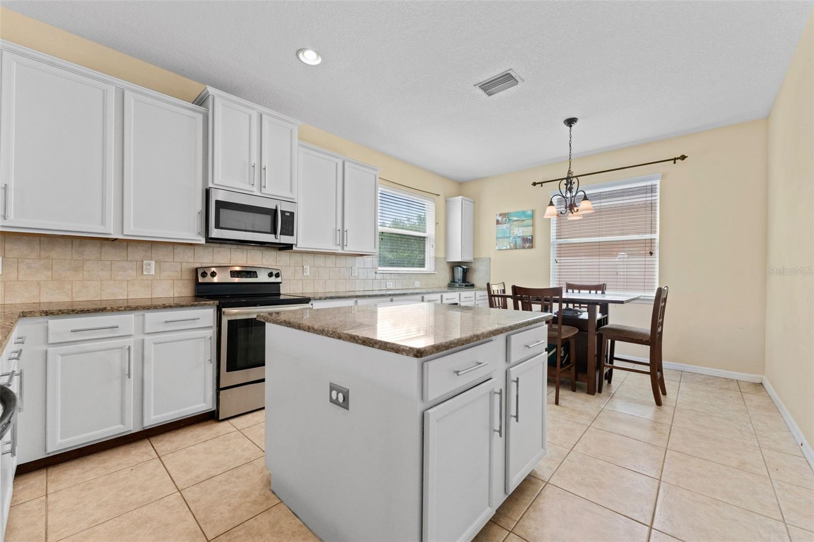 Image 11 of 47 For 11620 Warren Oaks Pl