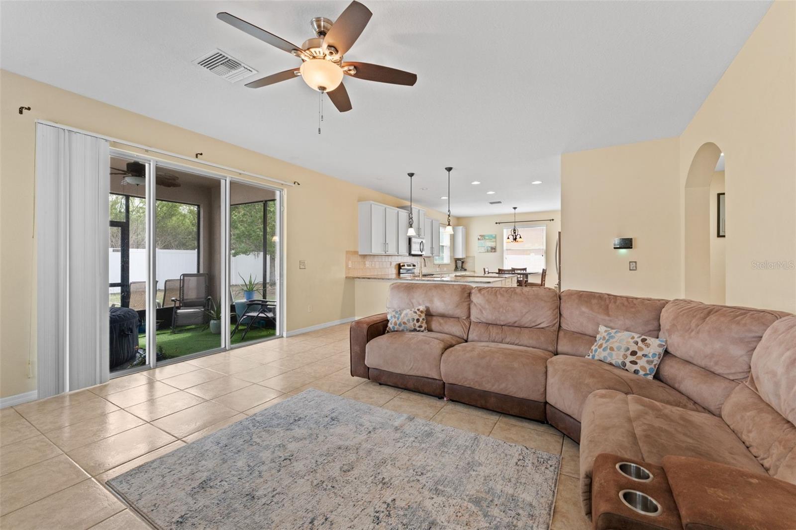 Image 16 of 47 For 11620 Warren Oaks Pl