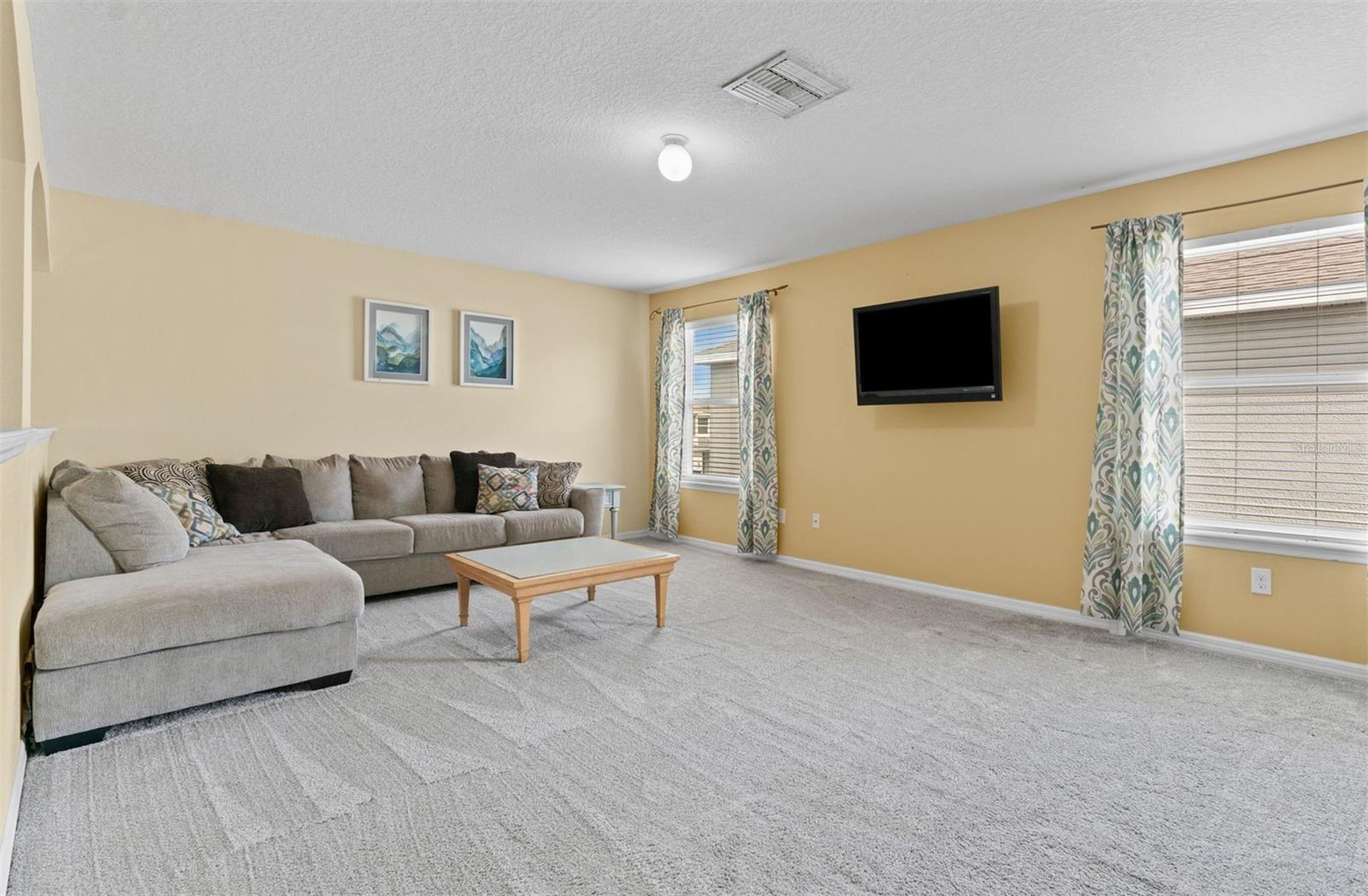 Image 18 of 47 For 11620 Warren Oaks Pl