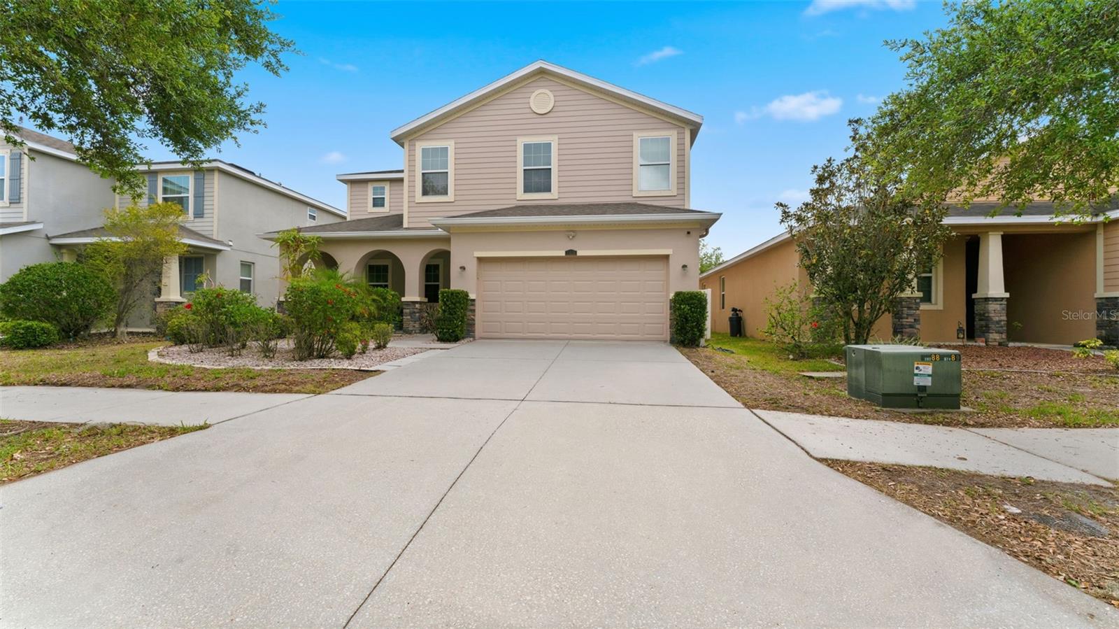 Image 2 of 47 For 11620 Warren Oaks Pl