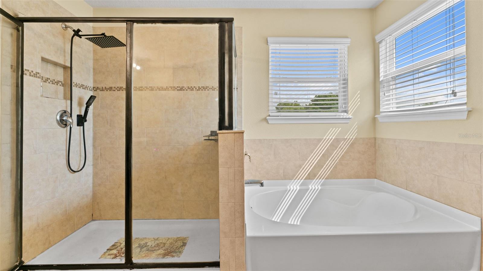 Image 23 of 47 For 11620 Warren Oaks Pl