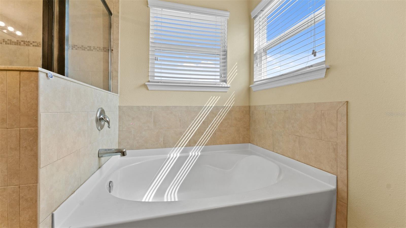 Image 24 of 47 For 11620 Warren Oaks Pl