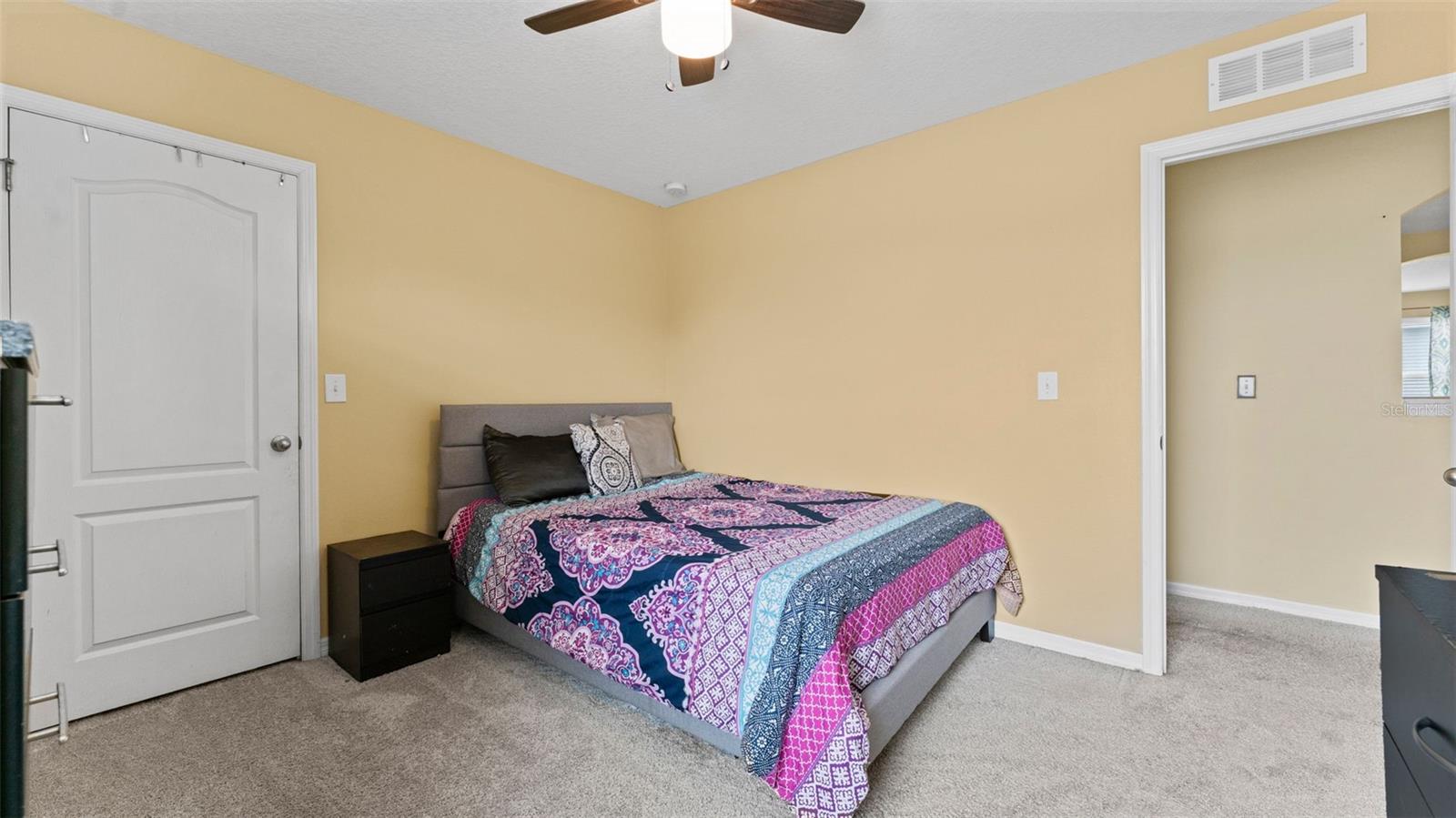 Image 34 of 47 For 11620 Warren Oaks Pl