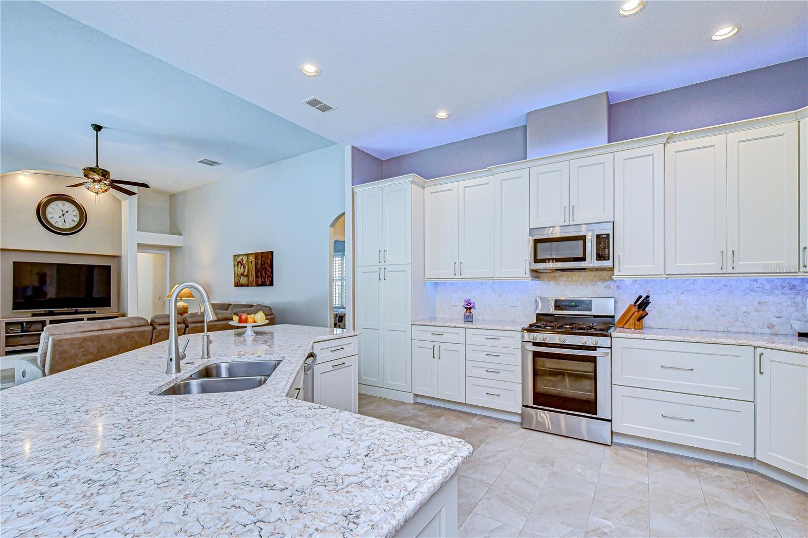 Image 16 of 42 For 5612 Eagleglen Place