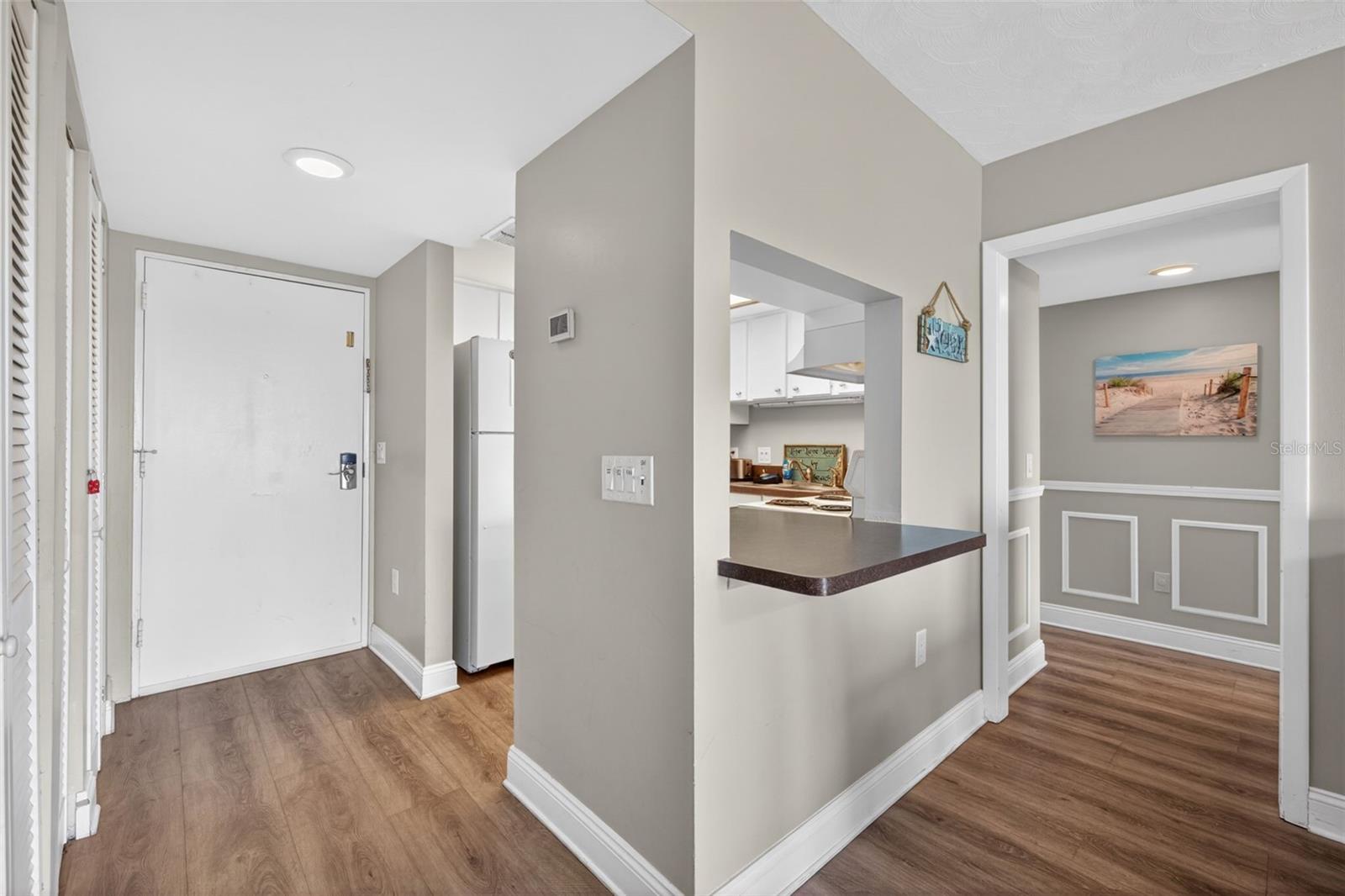 Image 12 of 28 For 19451 Gulf Boulevard 204