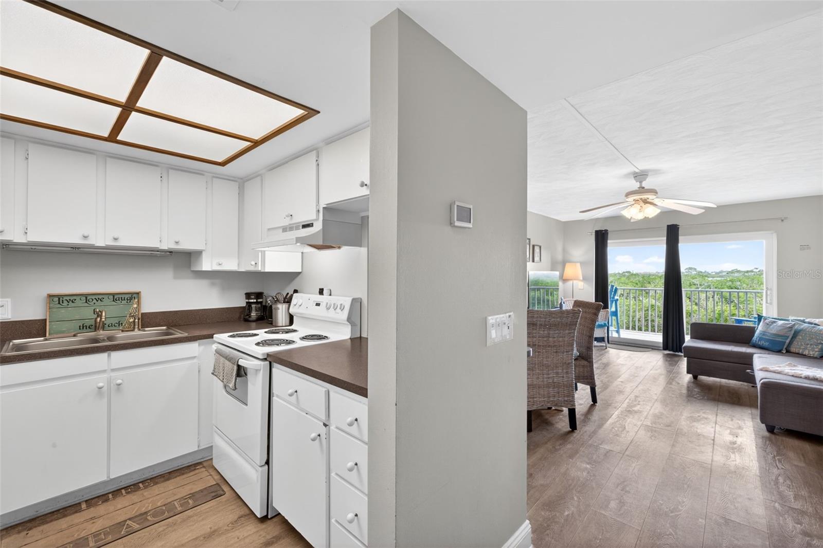 Image 13 of 28 For 19451 Gulf Boulevard 204