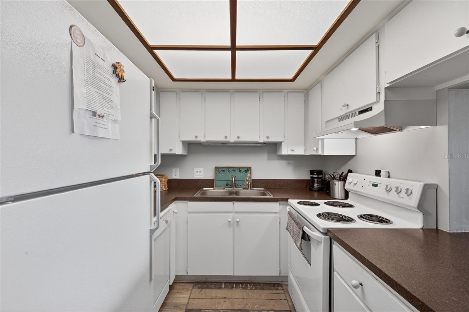 Image 14 of 28 For 19451 Gulf Boulevard 204