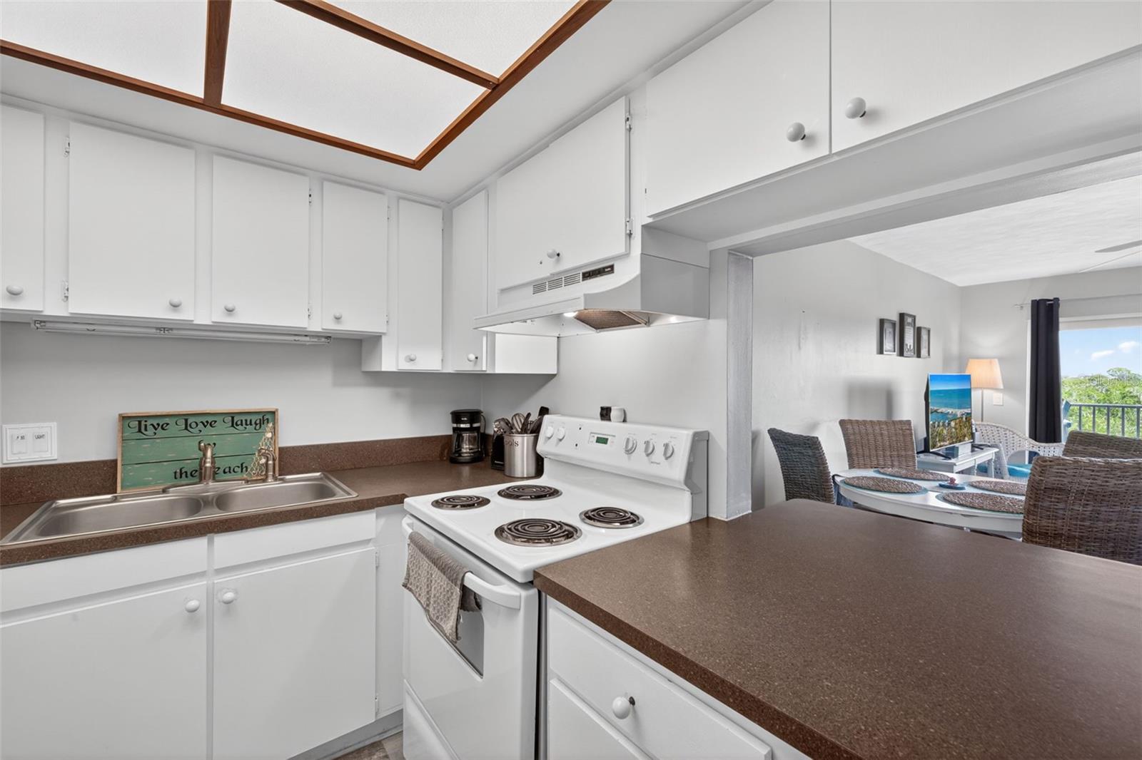 Image 15 of 28 For 19451 Gulf Boulevard 204