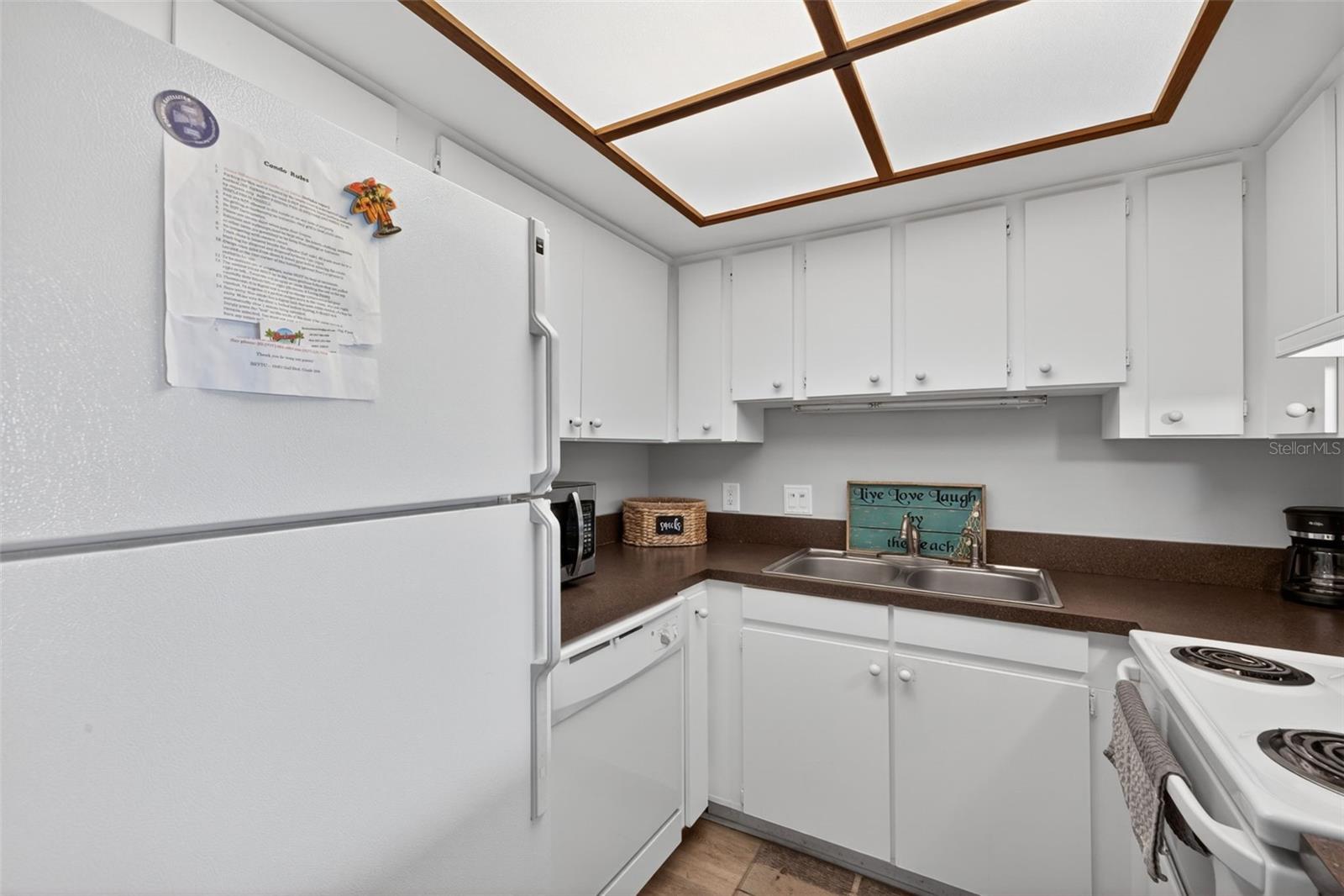 Image 16 of 28 For 19451 Gulf Boulevard 204