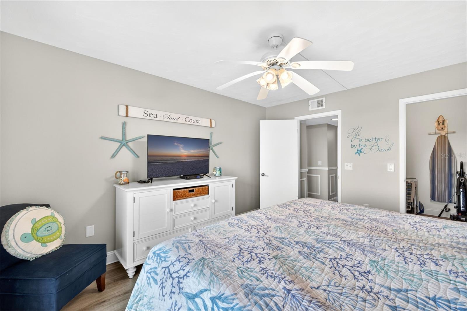 Image 21 of 28 For 19451 Gulf Boulevard 204