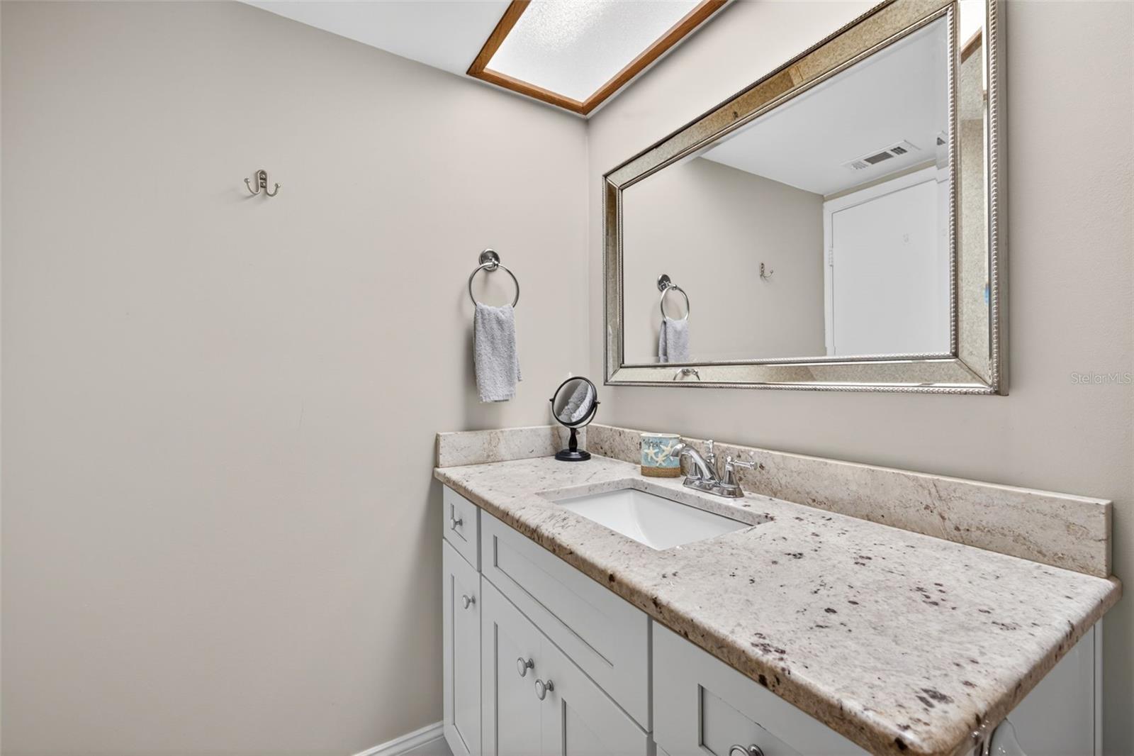 Image 23 of 28 For 19451 Gulf Boulevard 204