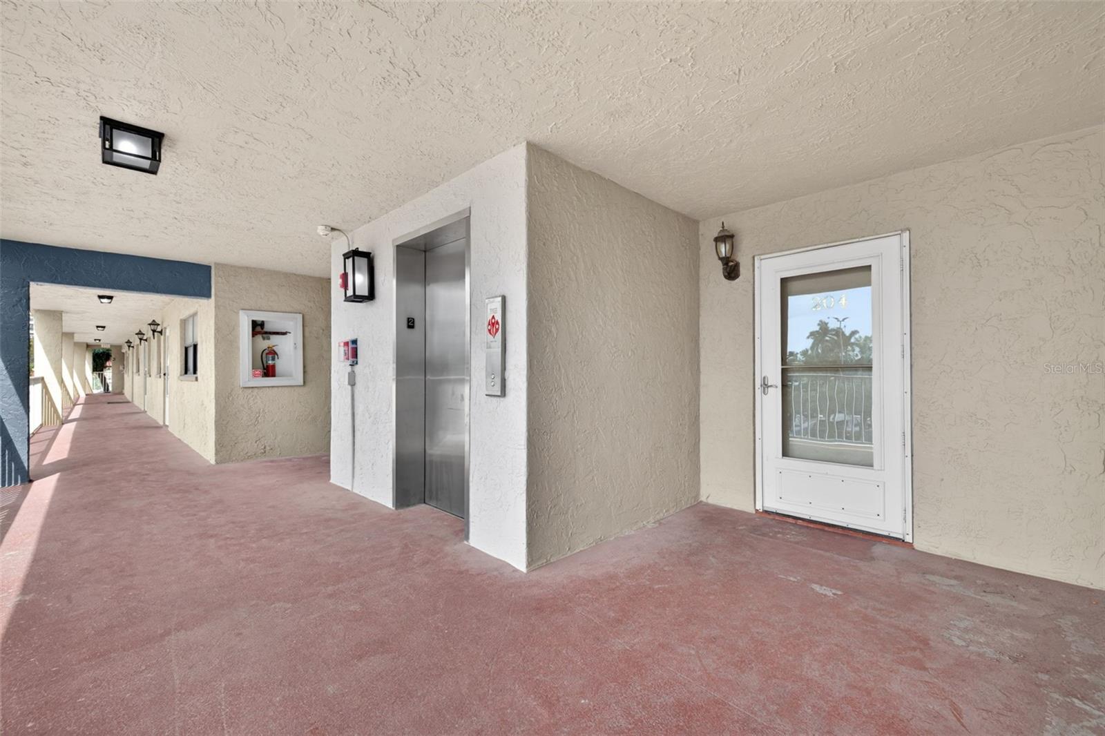 Image 3 of 28 For 19451 Gulf Boulevard 204