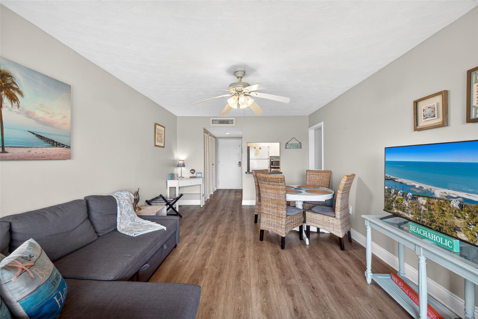 Image 6 of 28 For 19451 Gulf Boulevard 204