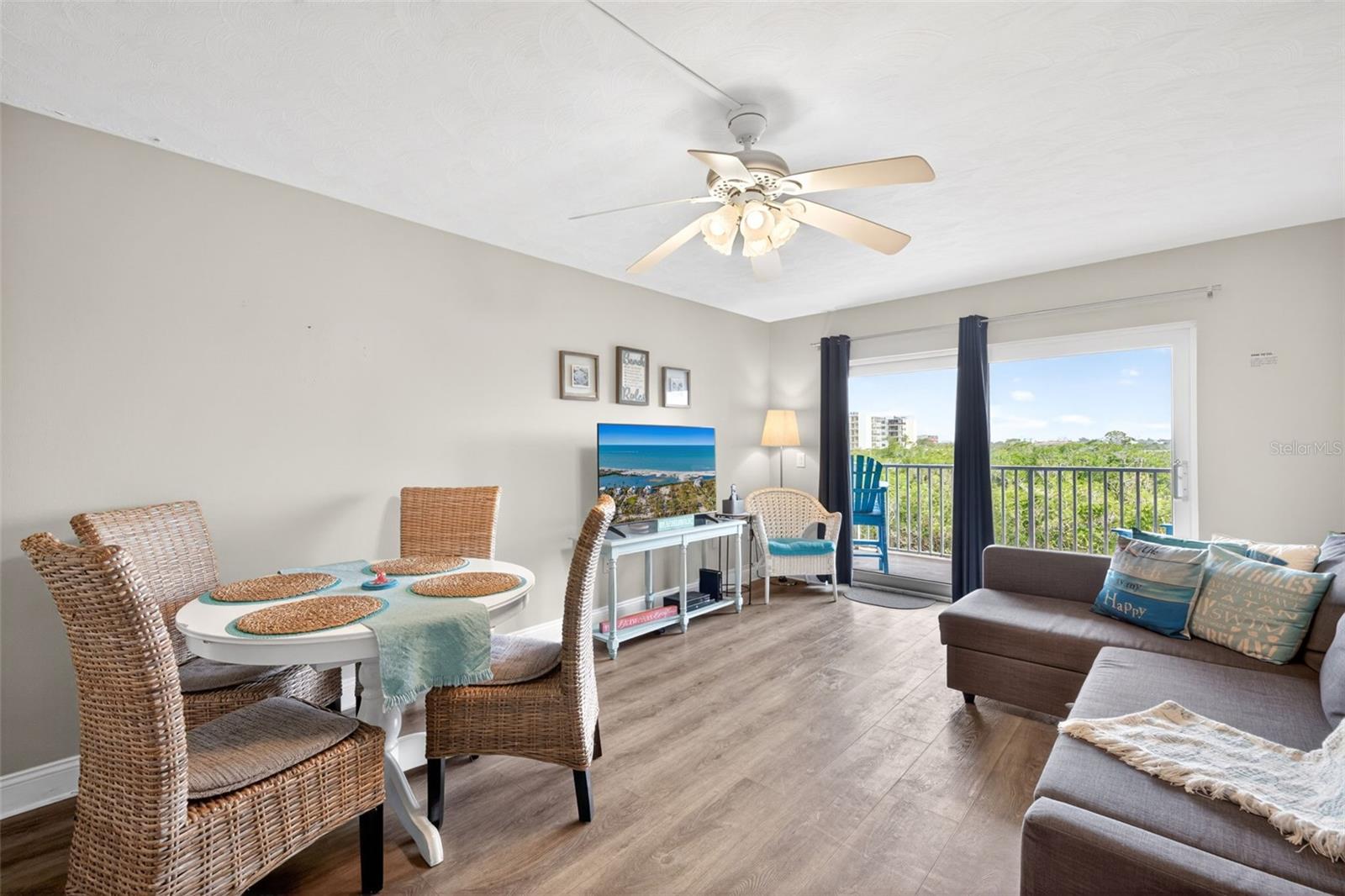 Image 8 of 28 For 19451 Gulf Boulevard 204