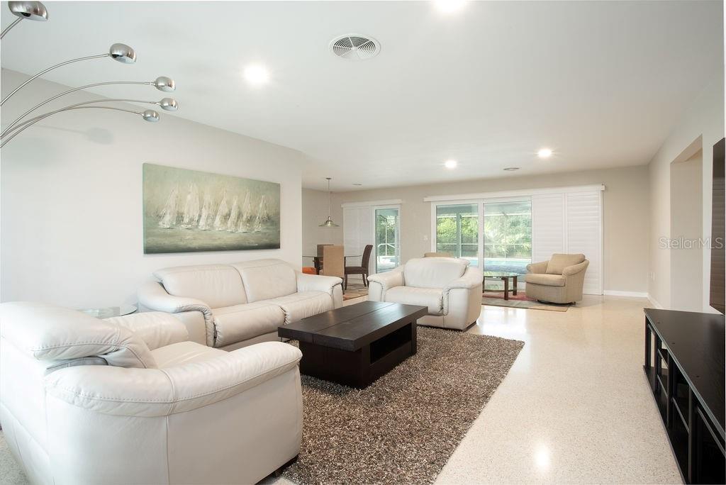 Image 4 of 27 For 308 Palmetto Lane