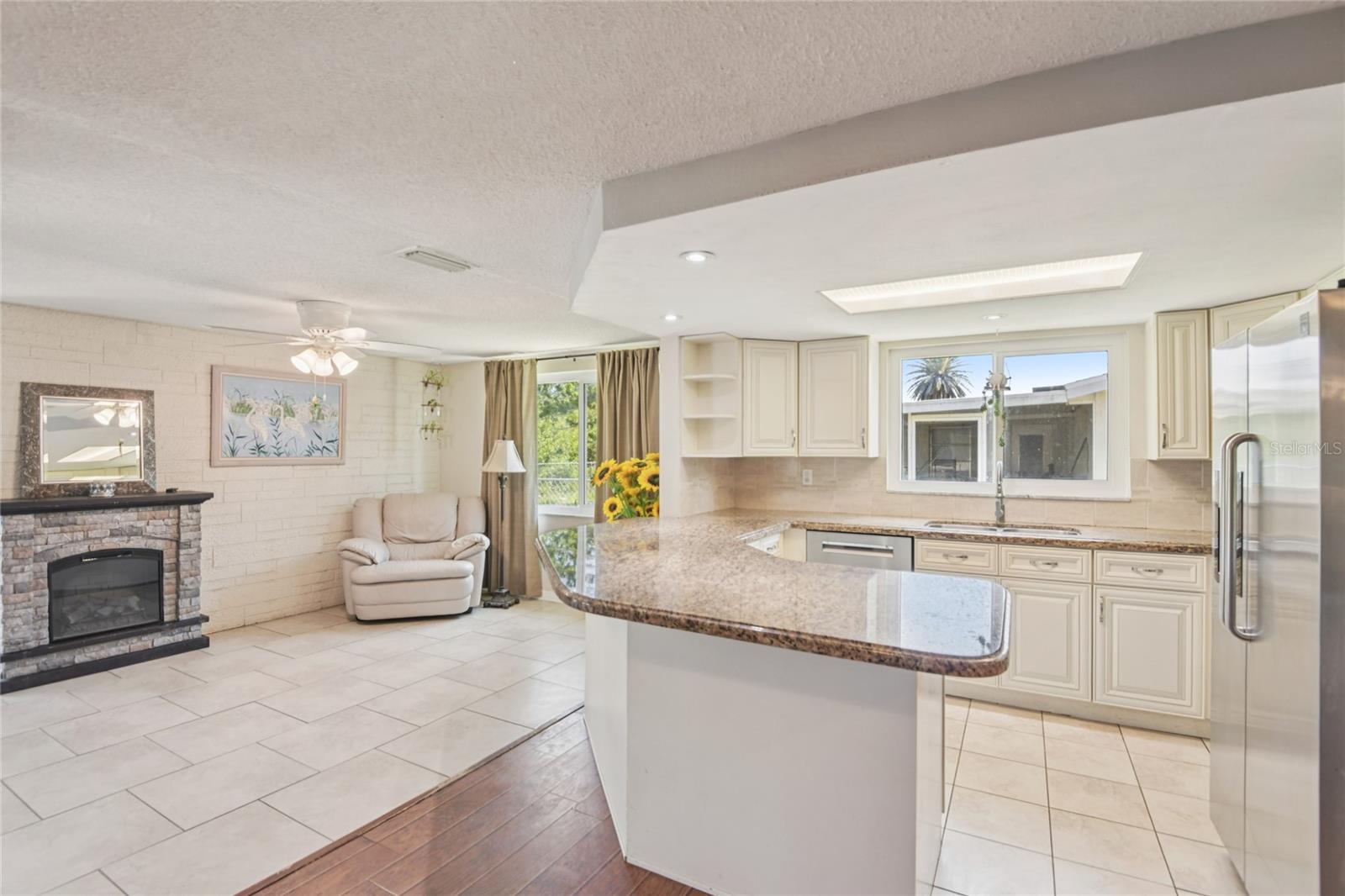 Image 11 of 50 For 1714 Springdale Drive