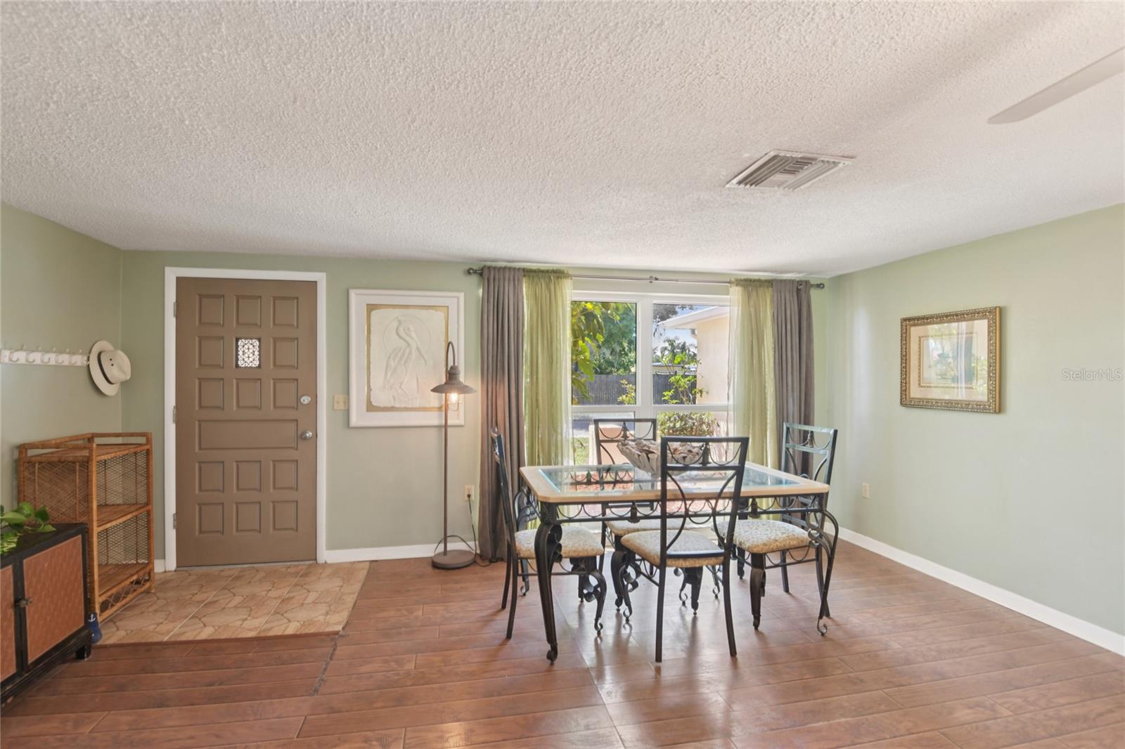 Image 5 of 50 For 1714 Springdale Drive