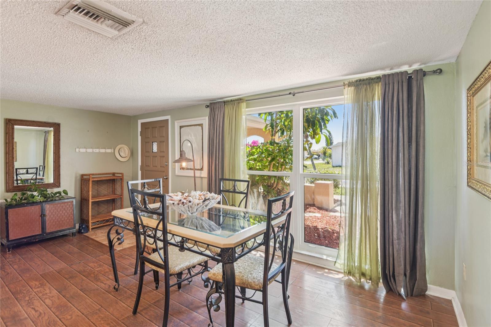 Image 6 of 50 For 1714 Springdale Drive