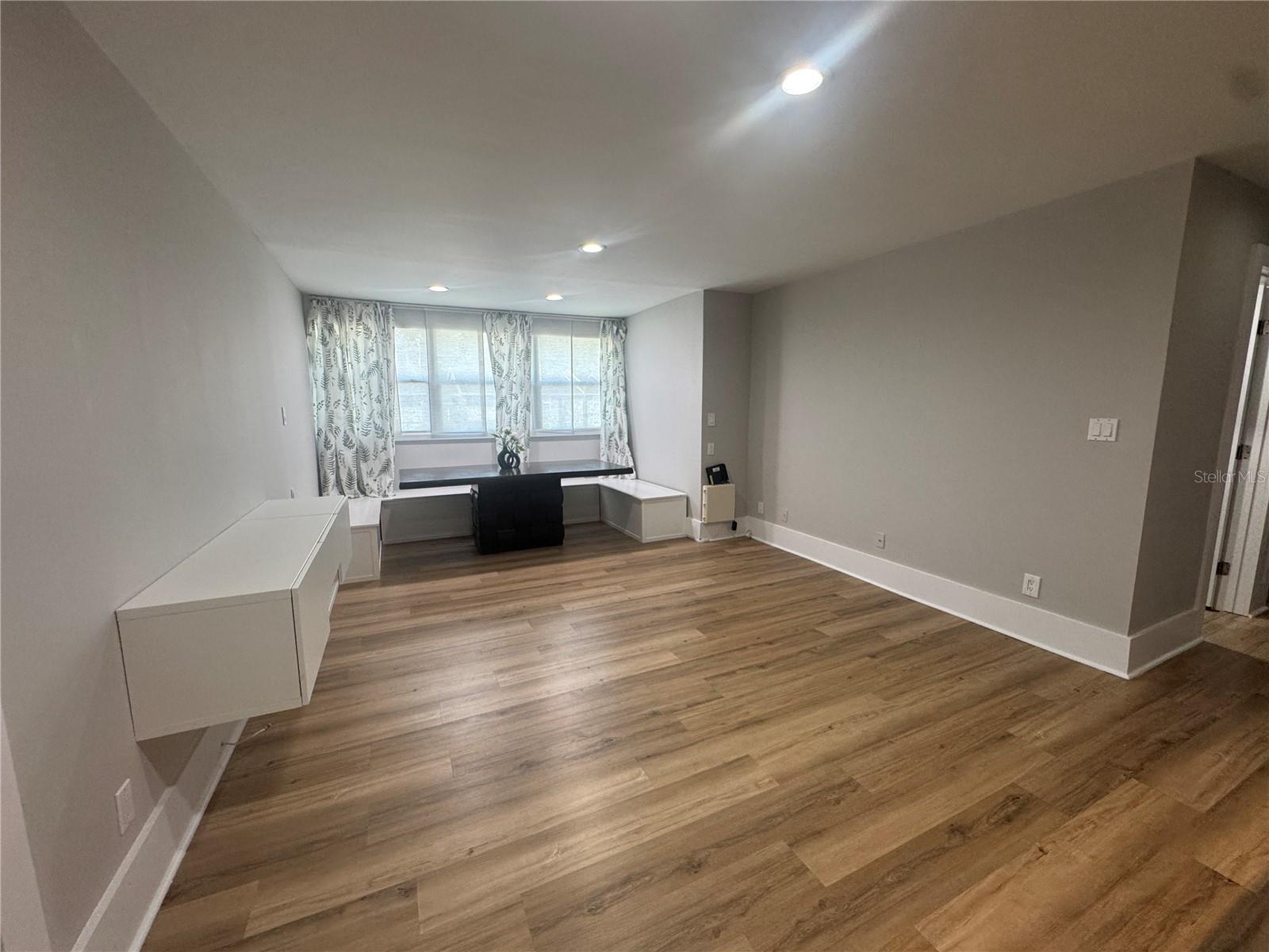 Image 13 of 48 For 1400 Gandy Boulevard N 1013