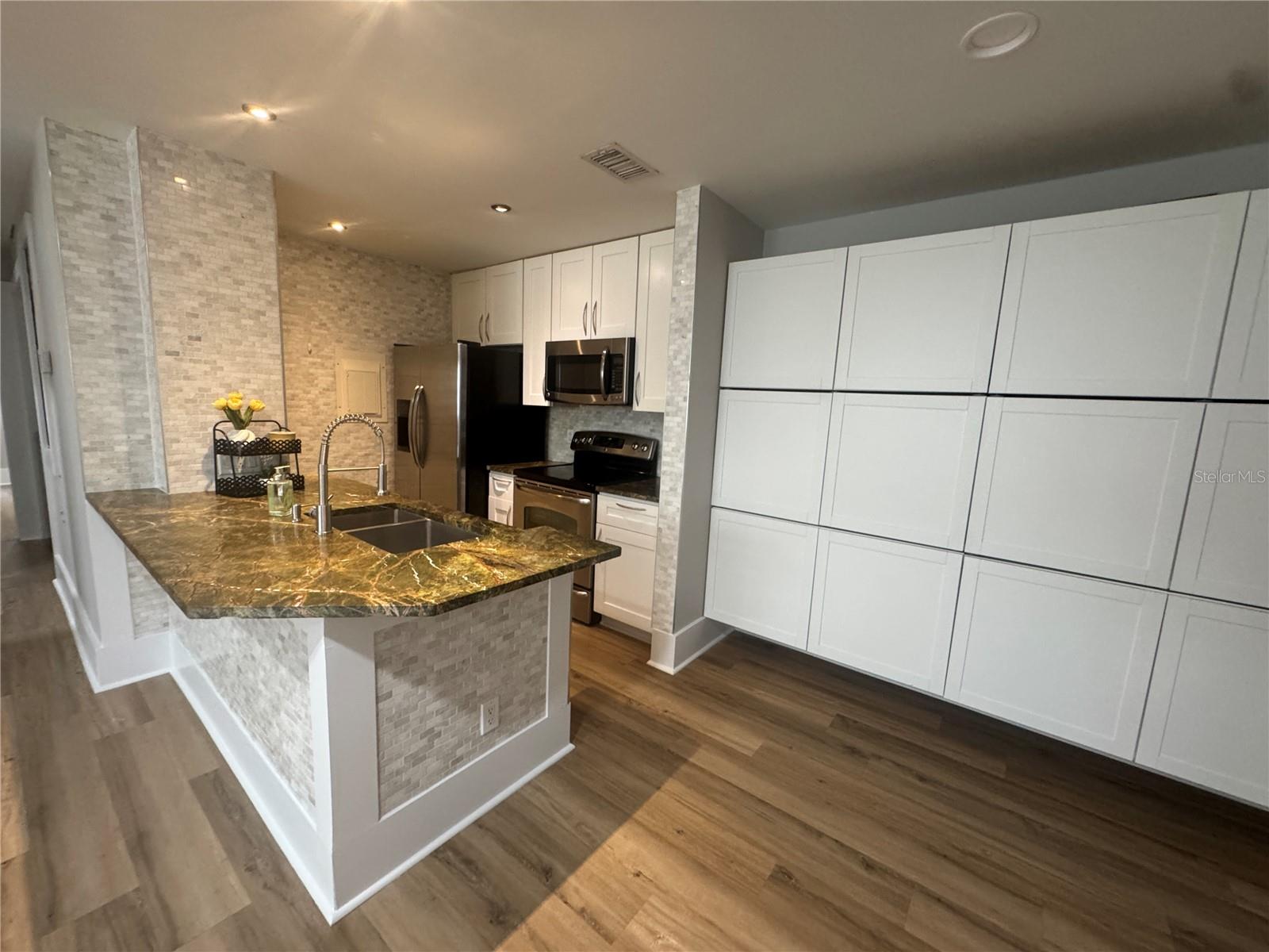 Image 16 of 48 For 1400 Gandy Boulevard N 1013