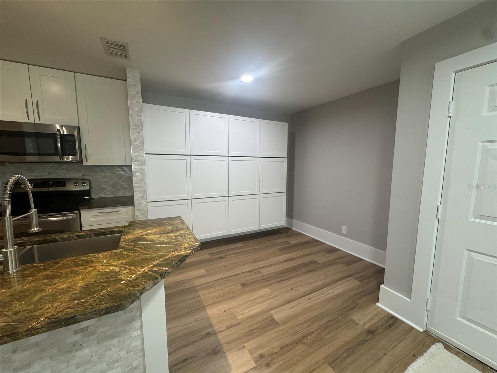 Image 17 of 48 For 1400 Gandy Boulevard N 1013