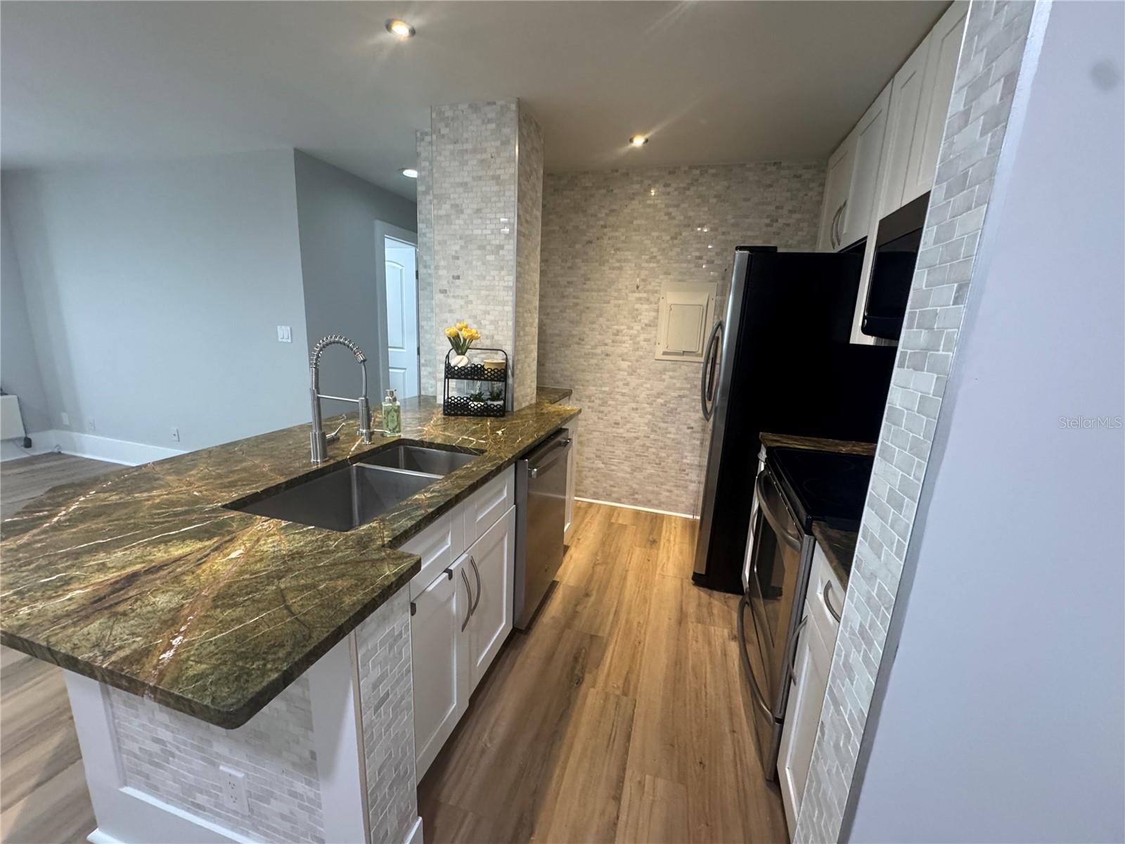 Image 19 of 48 For 1400 Gandy Boulevard N 1013