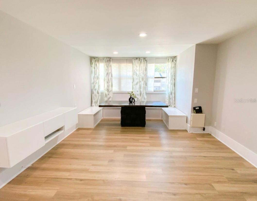 Image 2 of 48 For 1400 Gandy Boulevard N 1013