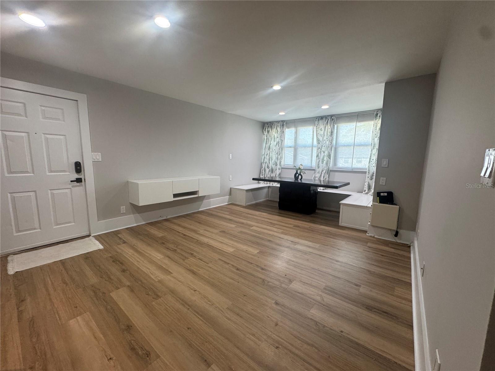 Image 6 of 48 For 1400 Gandy Boulevard N 1013