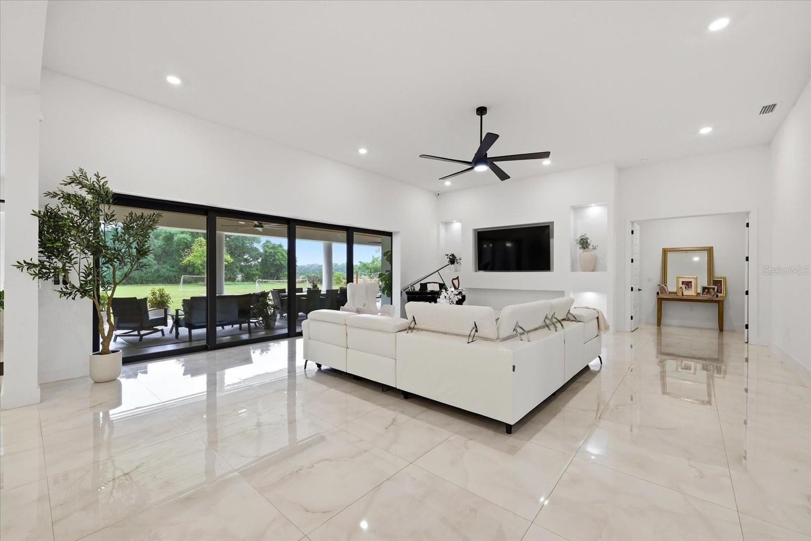 Listing photo id 11 for 8459 Harvey Walden Drive