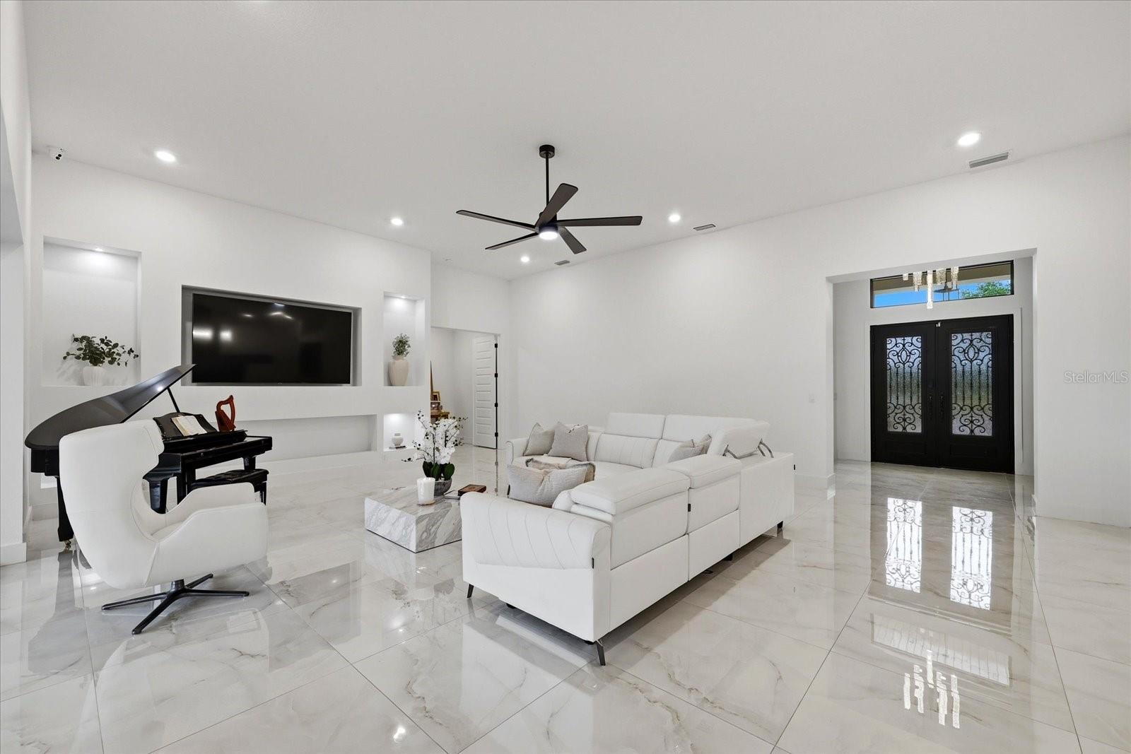 Listing photo id 15 for 8459 Harvey Walden Drive