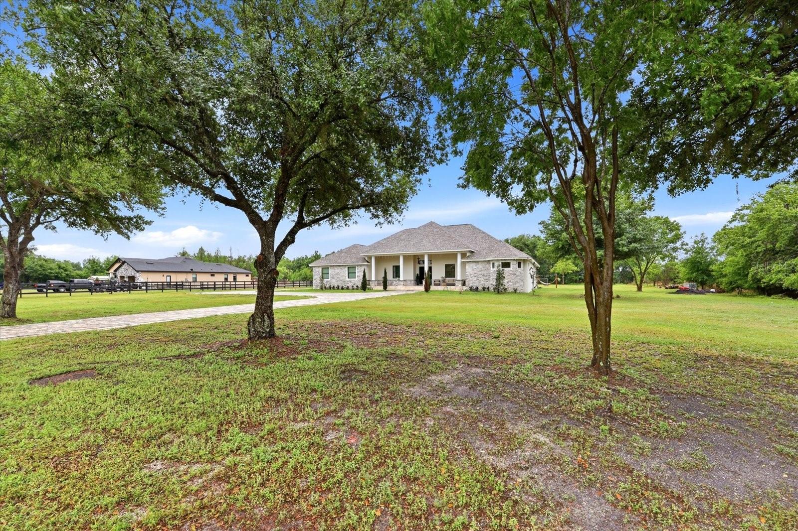 Listing photo id 2 for 8459 Harvey Walden Drive