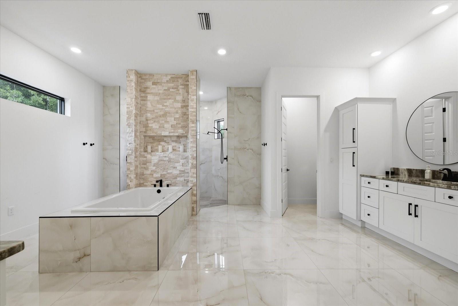 Listing photo id 39 for 8459 Harvey Walden Drive