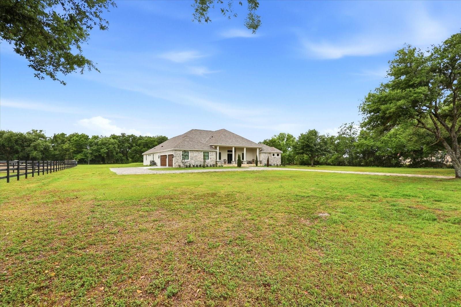 Listing photo id 3 for 8459 Harvey Walden Drive