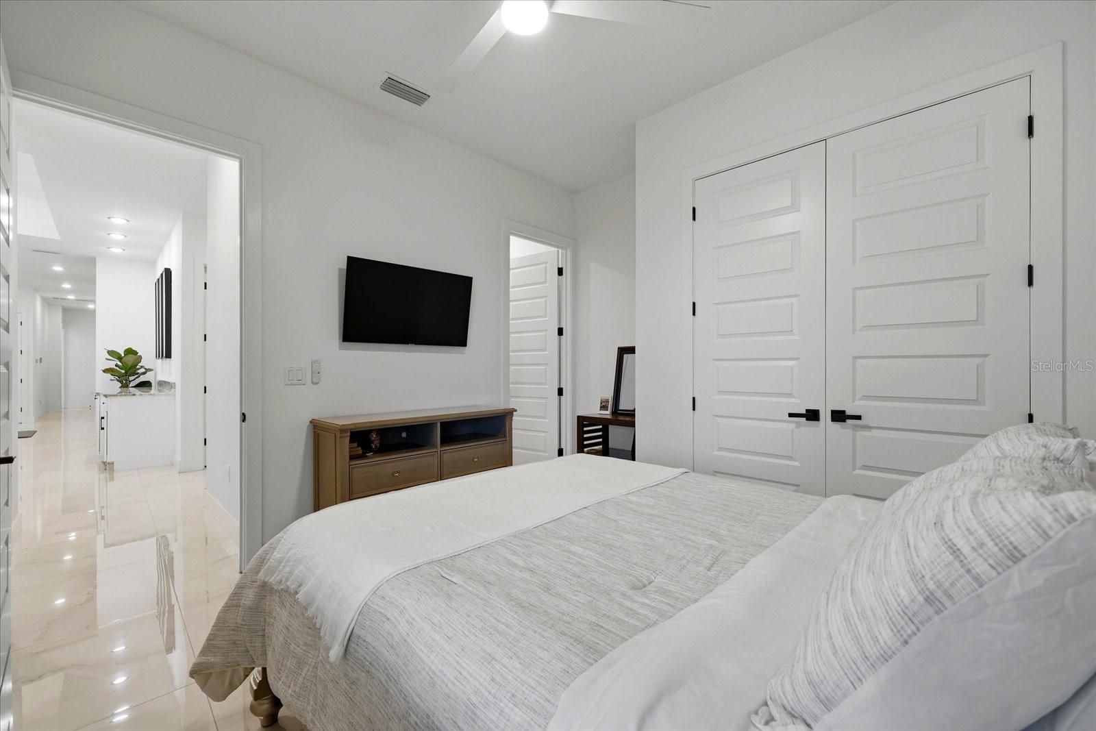 Listing photo id 48 for 8459 Harvey Walden Drive