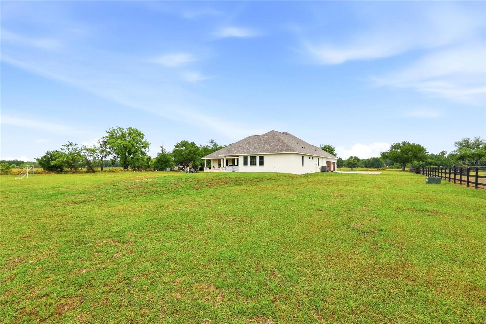 Listing photo id 60 for 8459 Harvey Walden Drive