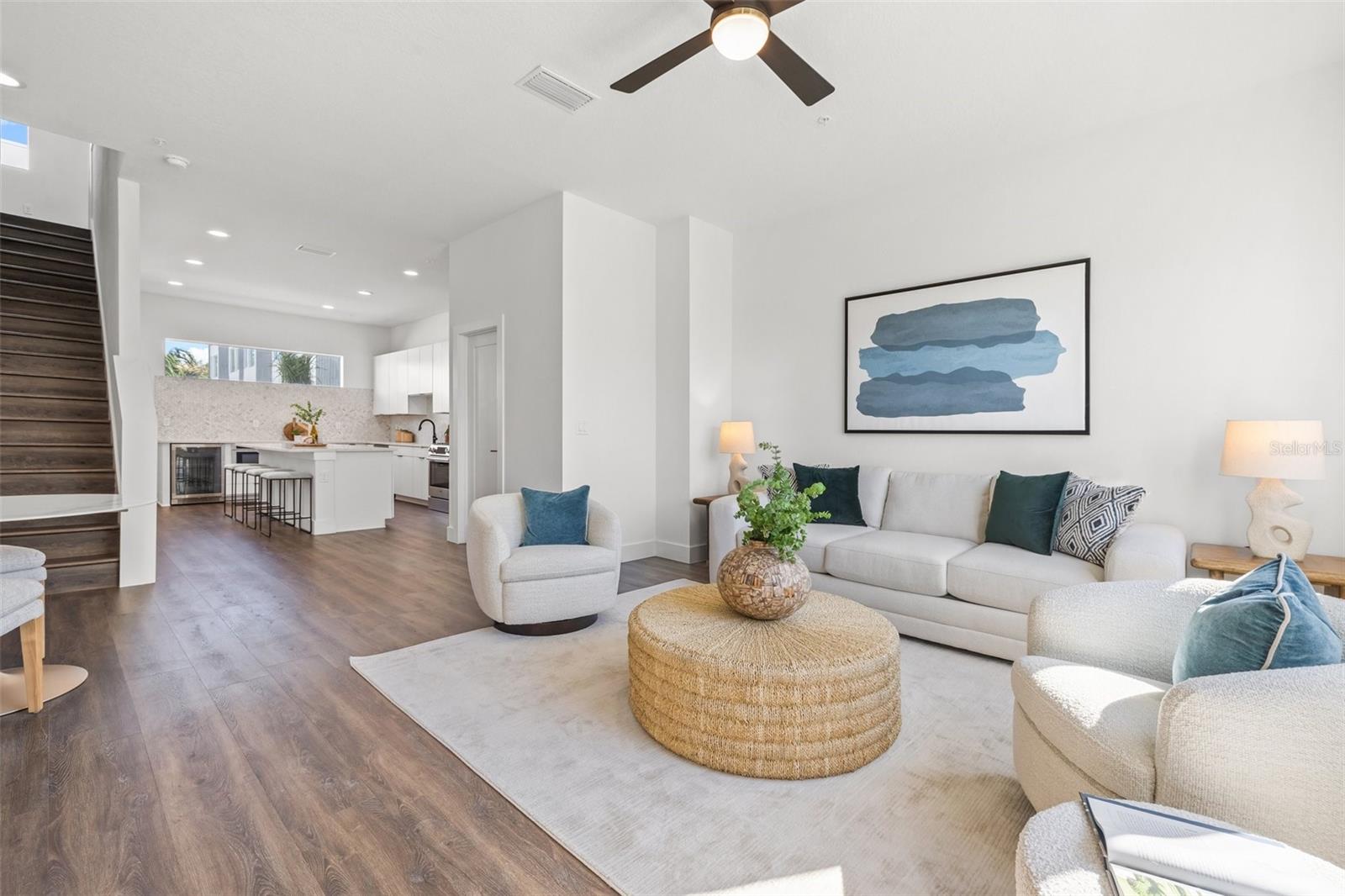 Listing photo id 11 for 857 6th Avenue S