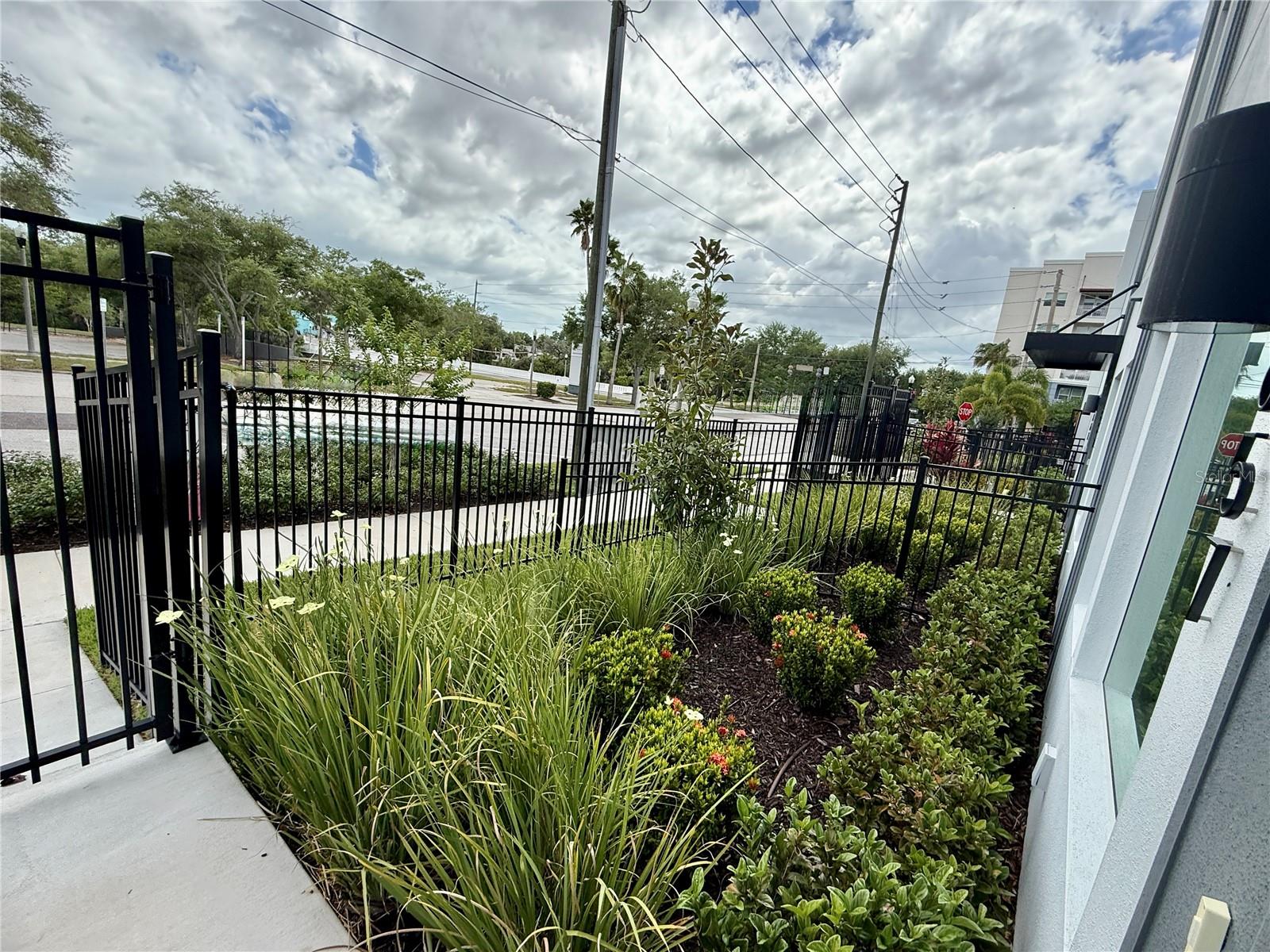 Listing photo id 20 for 857 6th Avenue S