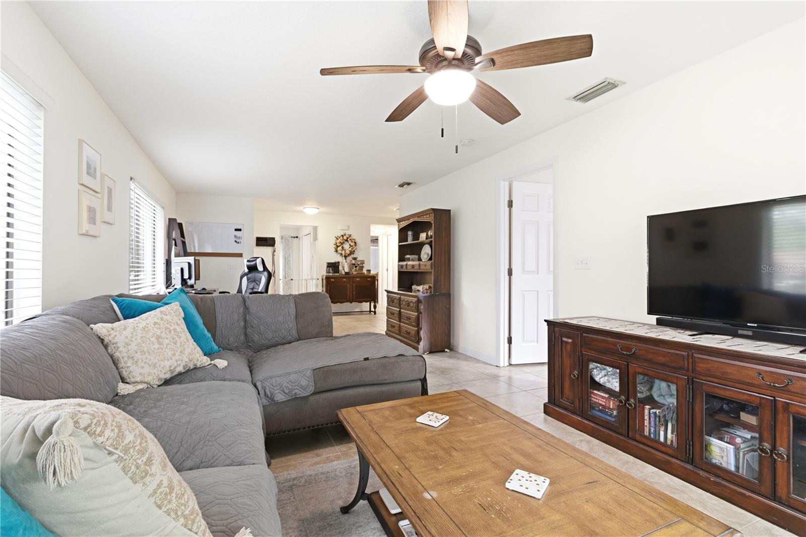 Listing photo id 8 for 514 Longfellow Court  B