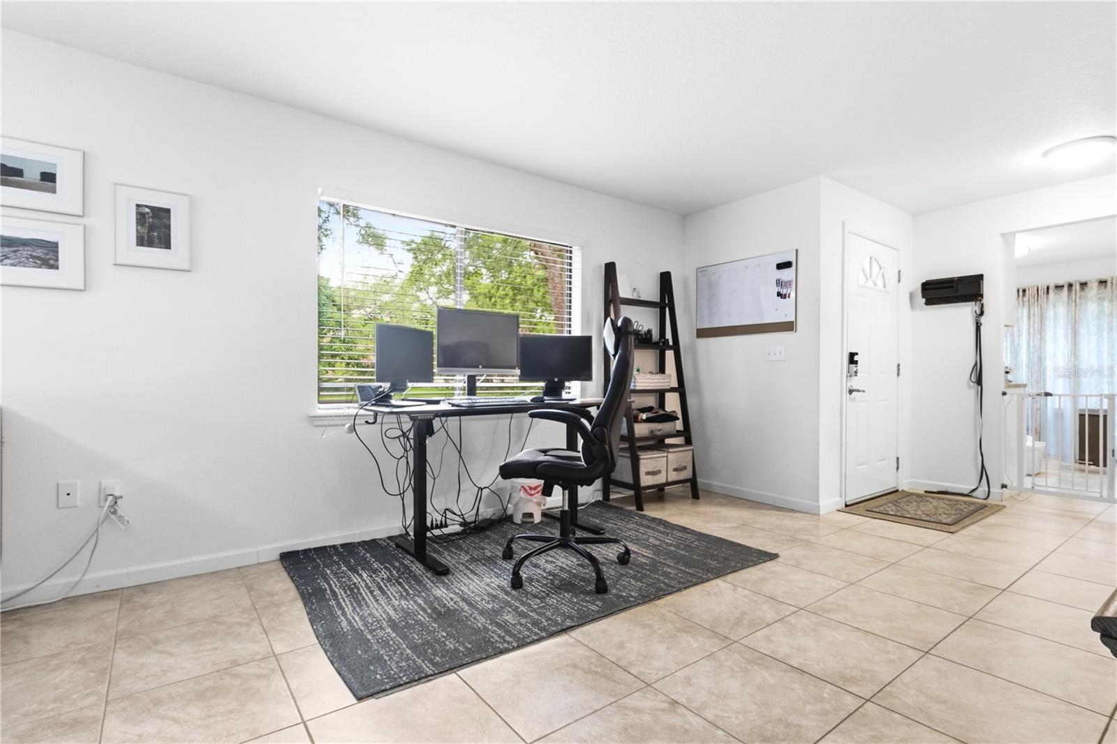 Listing photo id 9 for 514 Longfellow Court  B