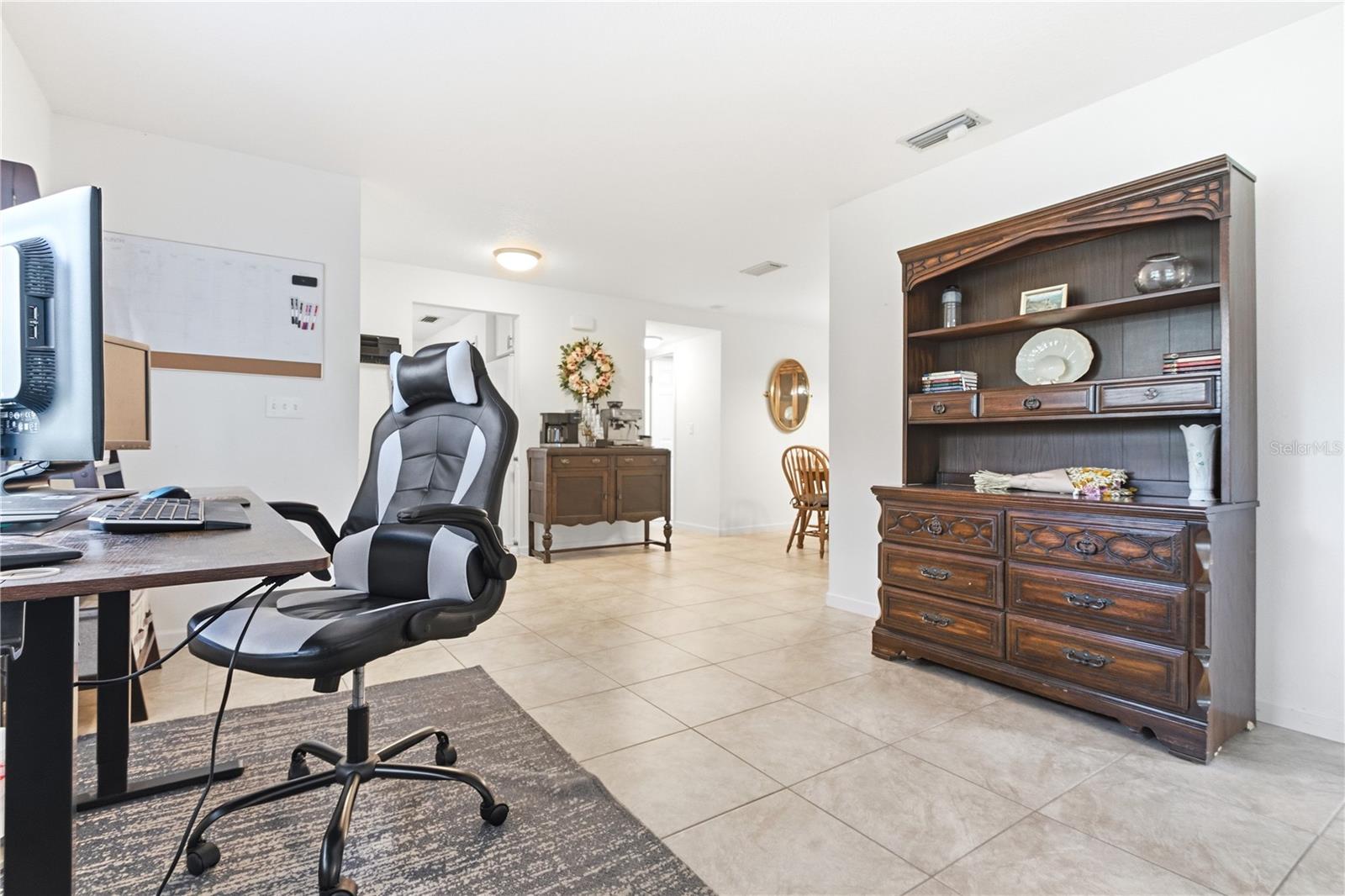 Listing photo id 12 for 514 Longfellow Court  B