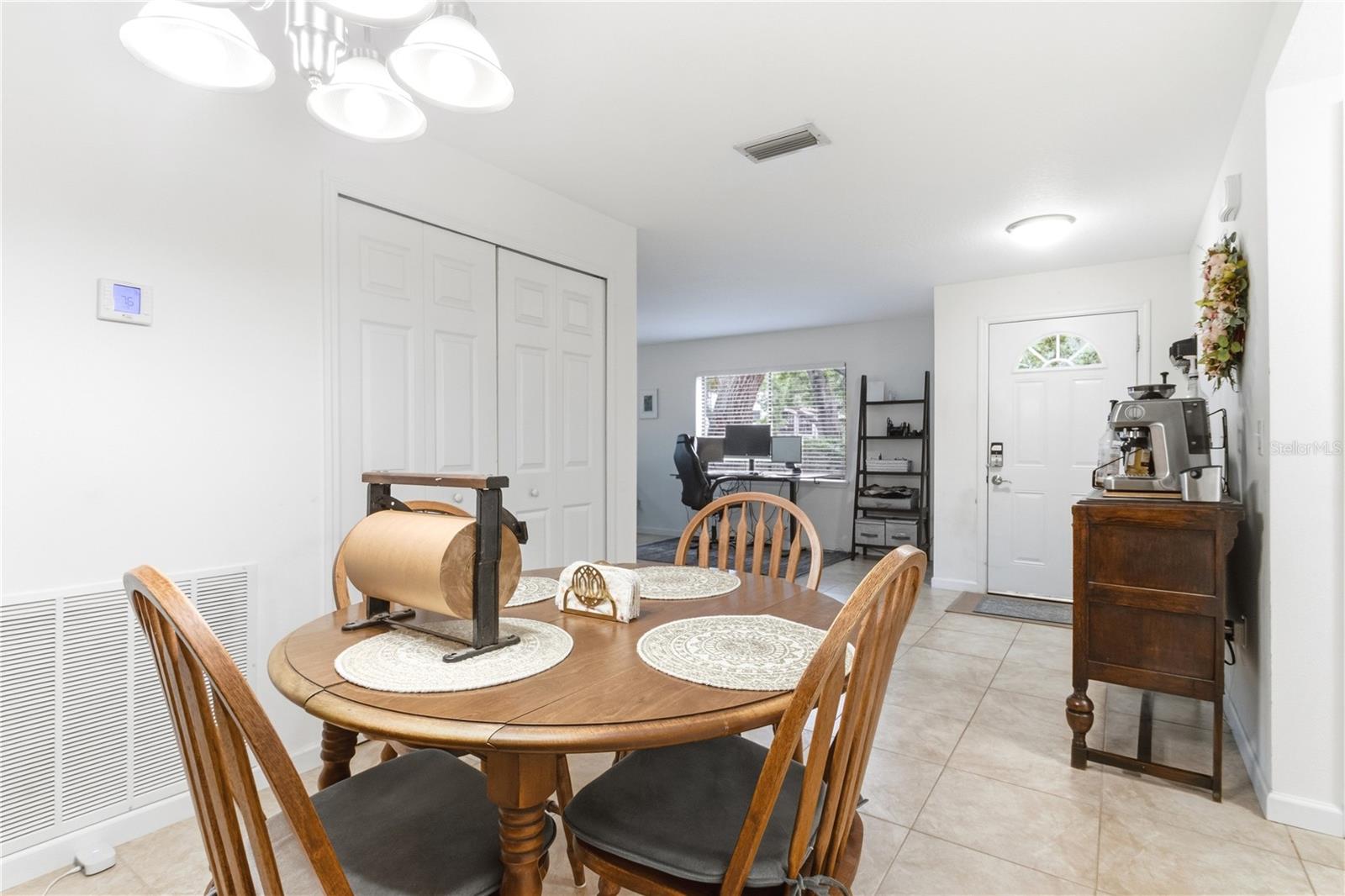 Listing photo id 16 for 514 Longfellow Court  B