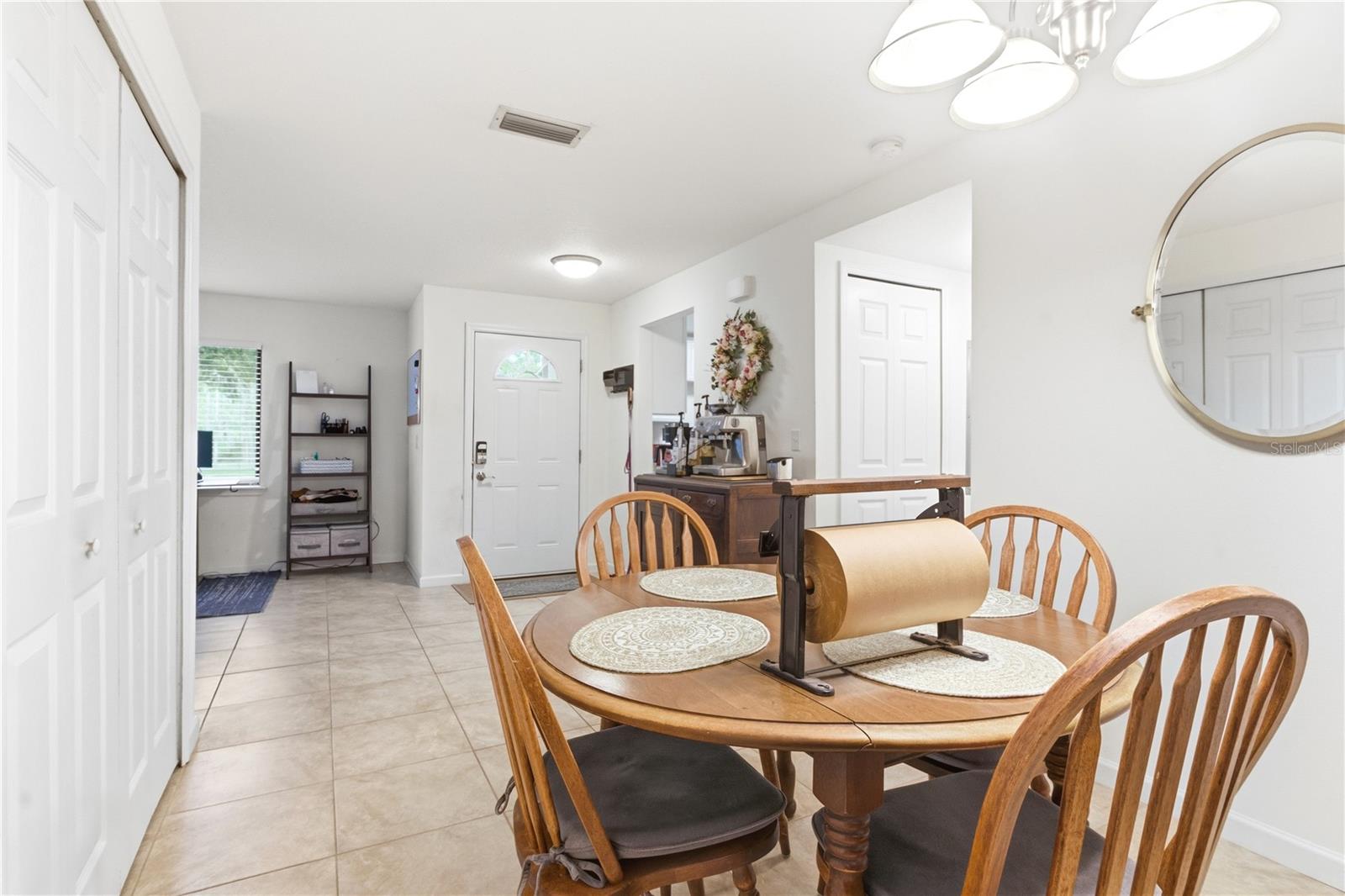 Listing photo id 17 for 514 Longfellow Court  B