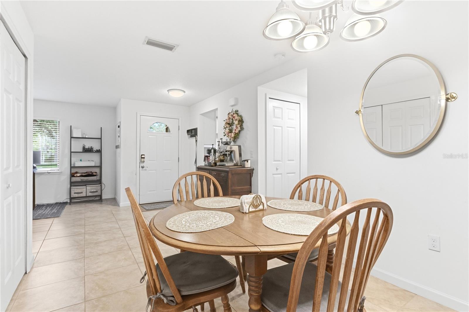 Listing photo id 18 for 514 Longfellow Court  B