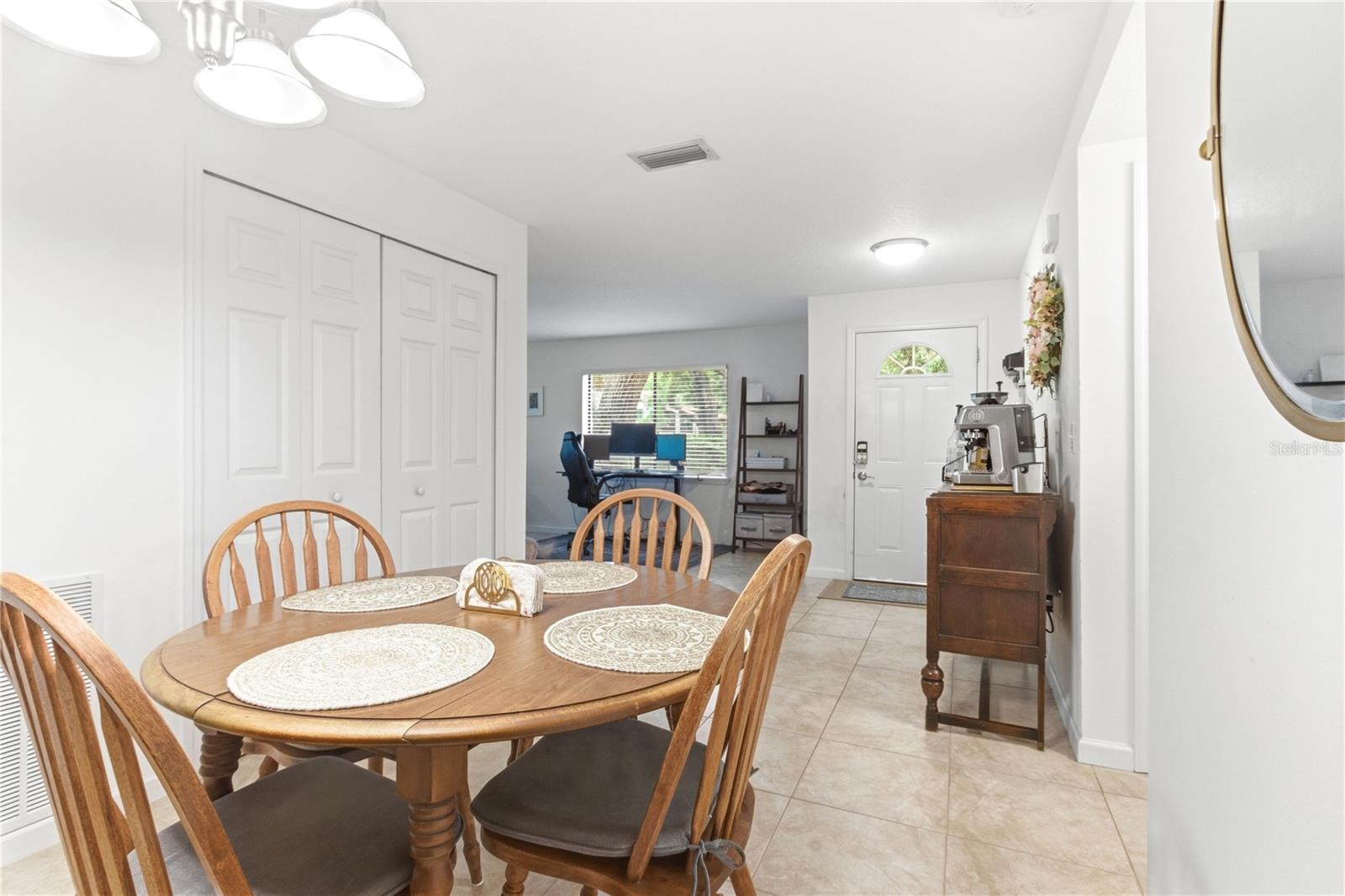 Listing photo id 19 for 514 Longfellow Court  B