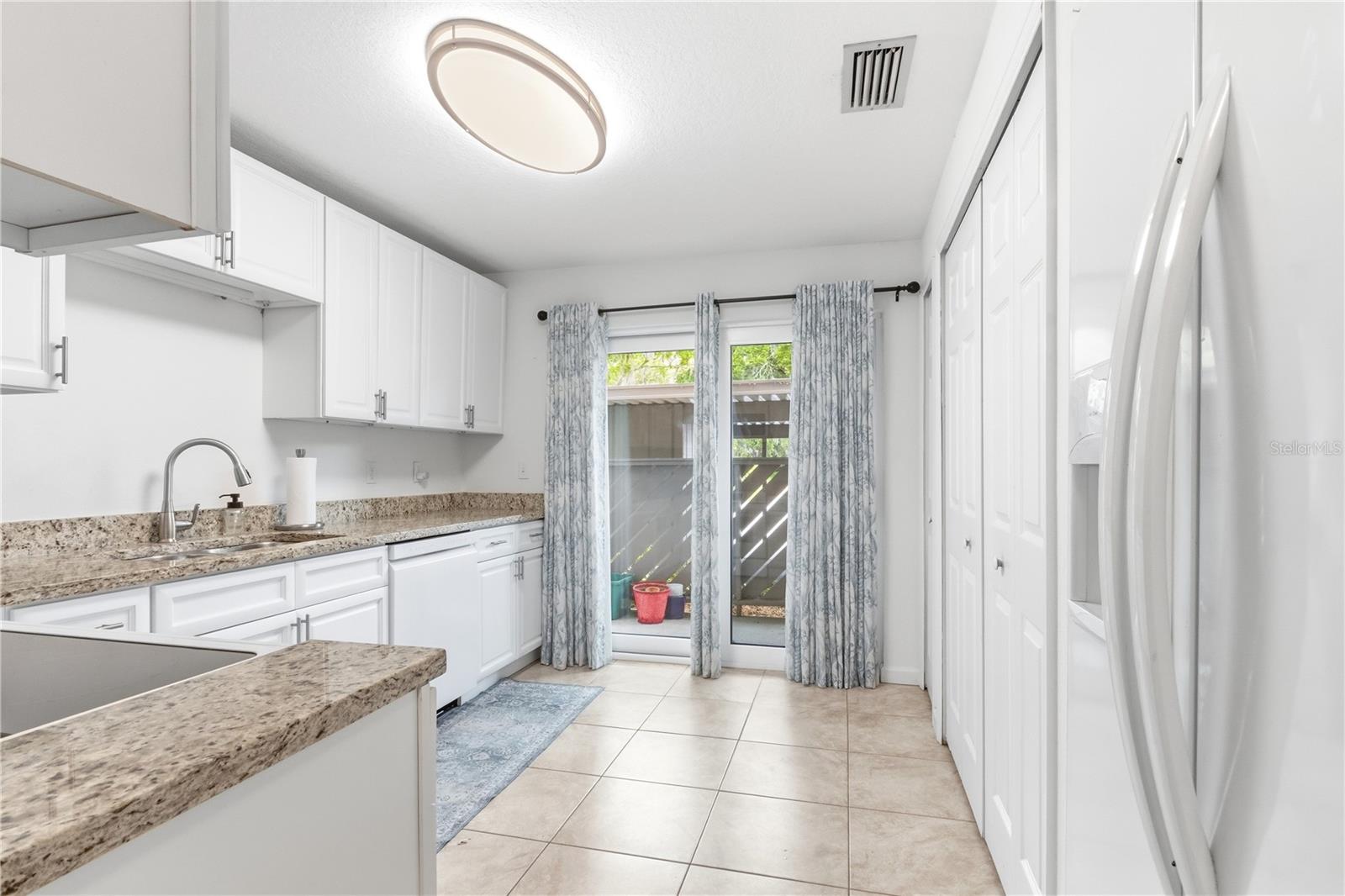 Listing photo id 20 for 514 Longfellow Court  B