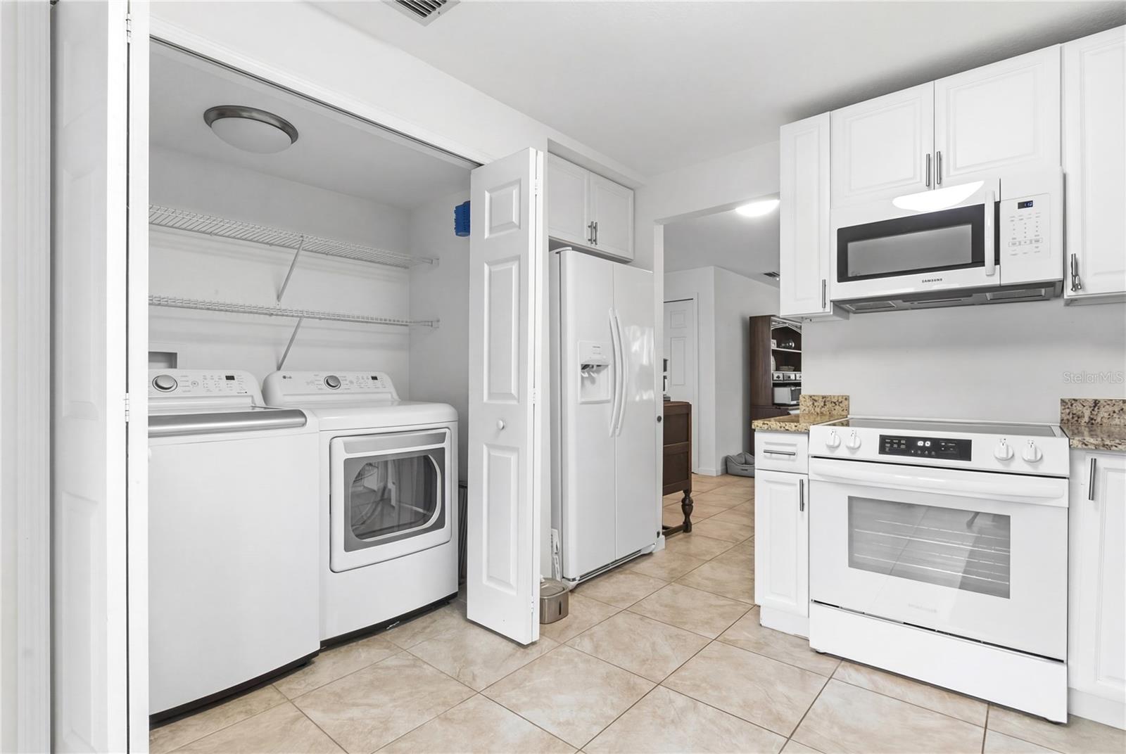 Listing photo id 25 for 514 Longfellow Court  B