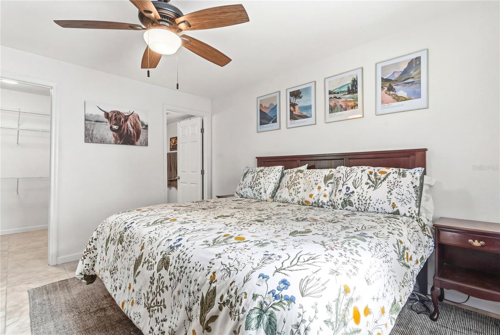 Listing photo id 27 for 514 Longfellow Court  B